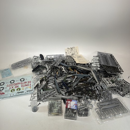 Mixed lot plastic model - of,